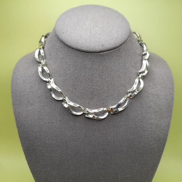 Vintage Silver Tone Oval Link Choker Necklace, 16 Inches, 1950s - Picture 2 of 12